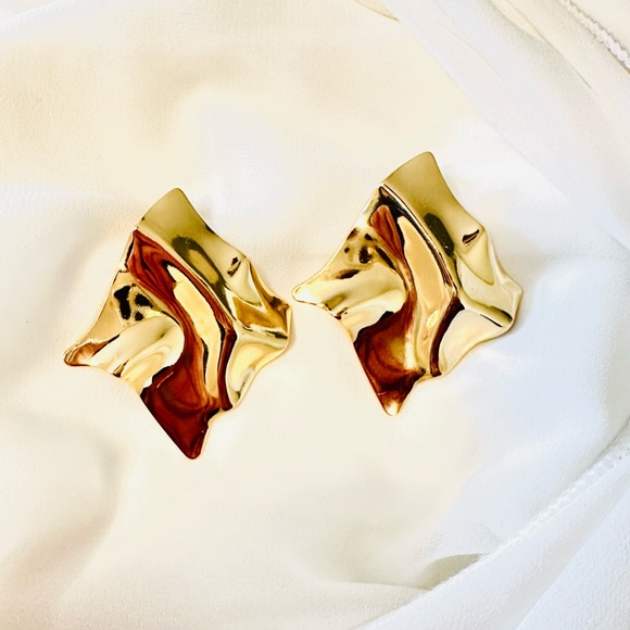 Irregular Square Metal Statement Stud Earrings - Picture 3 of 4